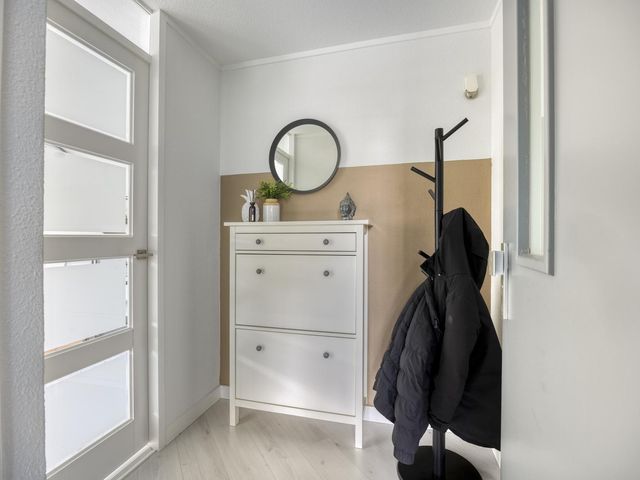 Muntmeester 77, Uden