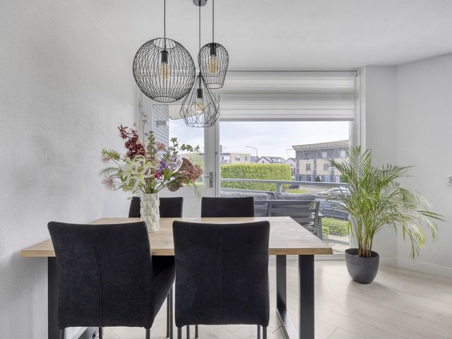 Muntmeester 77, Uden