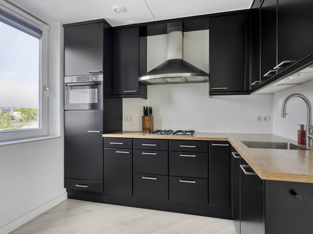 Muntmeester 77, Uden