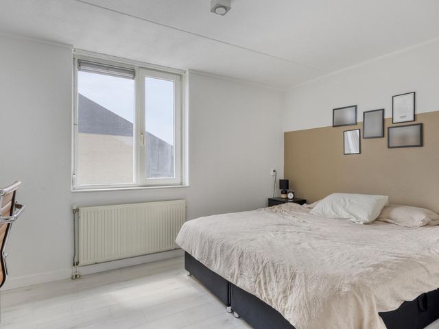 Muntmeester 77, Uden