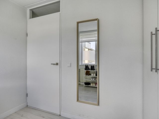 Muntmeester 77, Uden