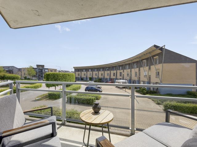 Muntmeester 77, Uden