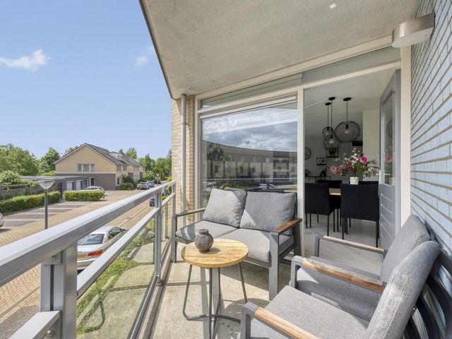 Muntmeester 77, Uden