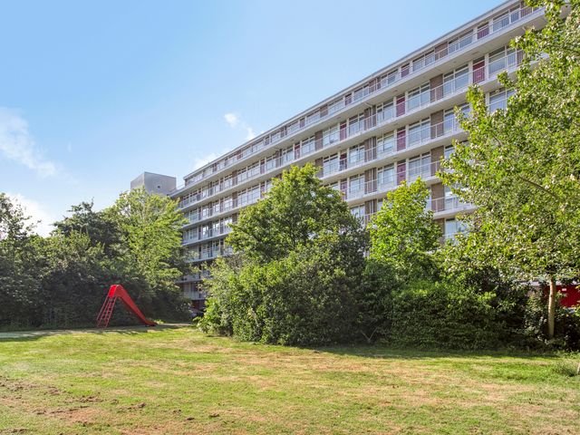 Volendamlaan 1096, Den Haag