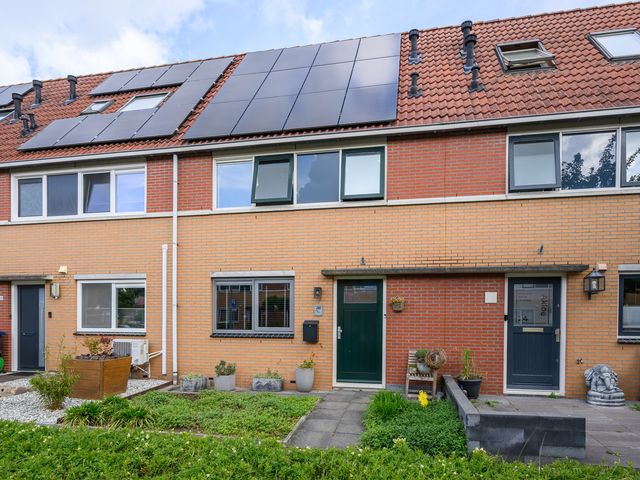 Adrienne Solserstraat 26, Almere