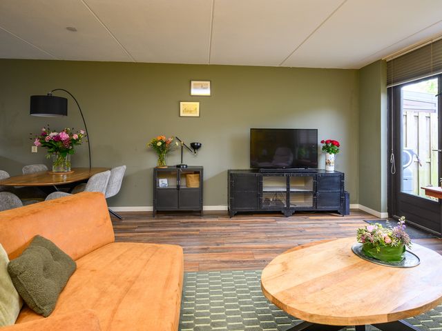 Adrienne Solserstraat 26, Almere