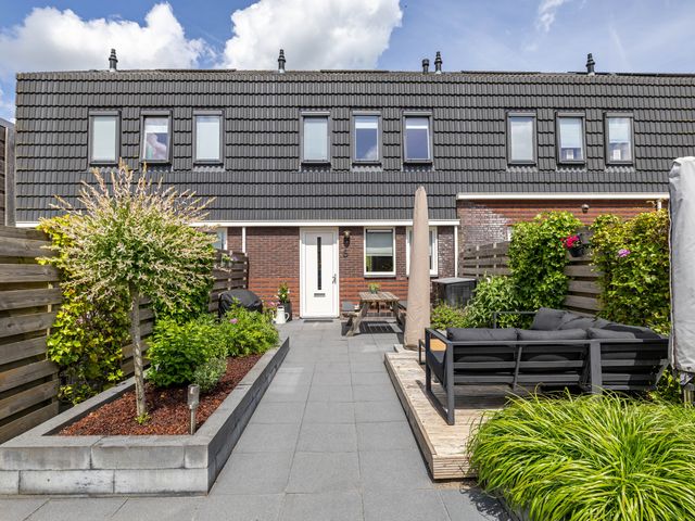 De Hartakker 6, Eelde