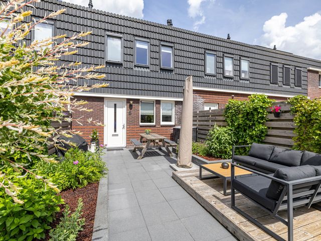 De Hartakker 6, Eelde
