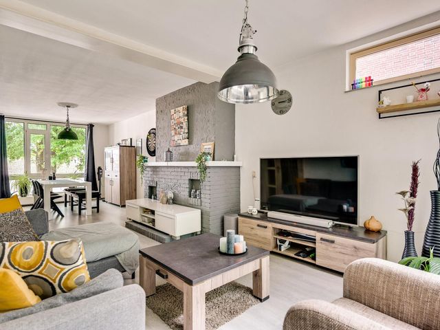 Limburglaan 36, Weert
