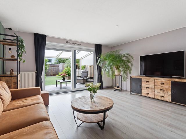 Ecrustraat 40, Almere