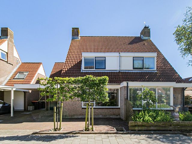 Leuneweg 9, Warmenhuizen