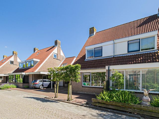 Leuneweg 9, Warmenhuizen