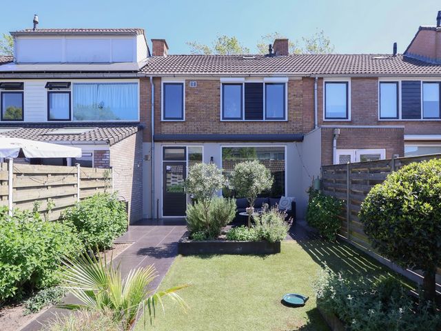 Zuiderzeelaan 5, Bunschoten-Spakenburg