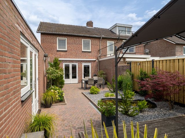 Mgr Zwijsenstraat 20, Kaatsheuvel