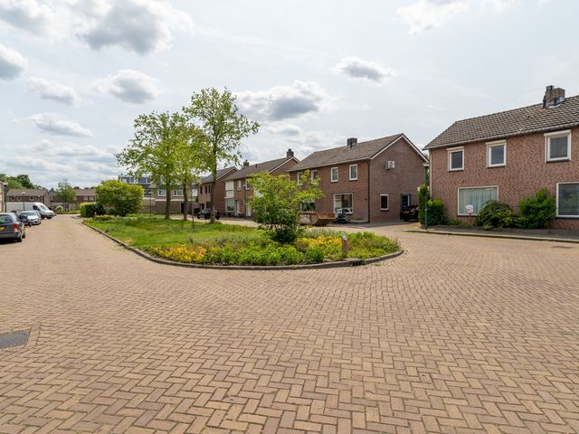 Mgr Zwijsenstraat 20, Kaatsheuvel