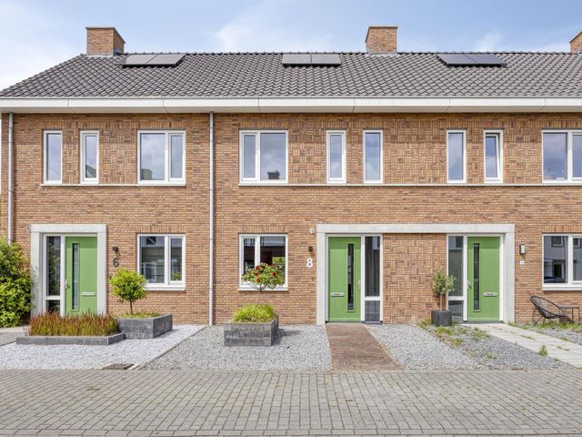 De kleine weide 8, Oijen