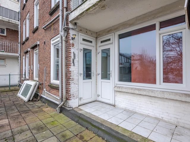 Dorpsweg 37B, Rotterdam