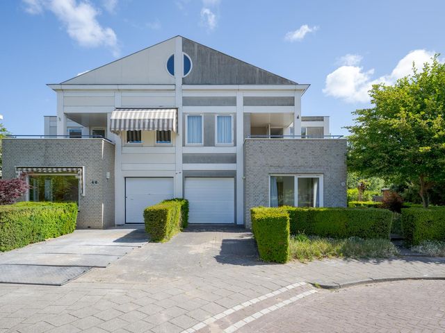 Cor van Osnabruggelaan 44, Voorschoten