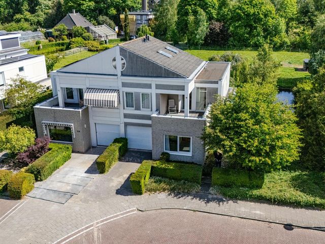 Cor van Osnabruggelaan 44, Voorschoten