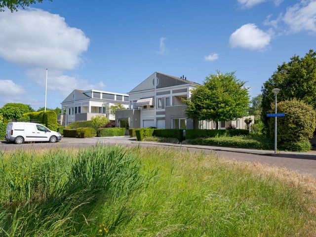 Cor van Osnabruggelaan 44, Voorschoten