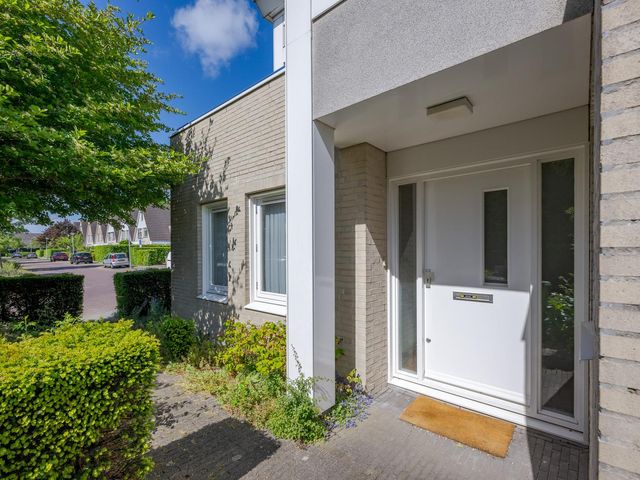 Cor van Osnabruggelaan 44, Voorschoten