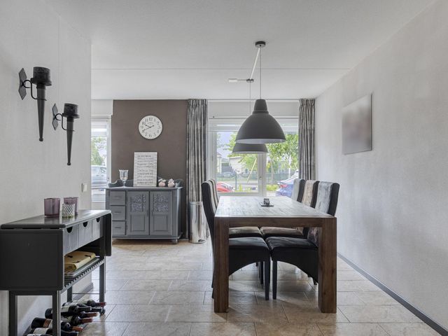 Binnenkamer 44, Tholen