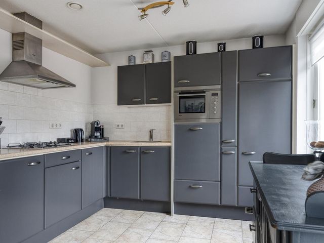 Binnenkamer 44, Tholen