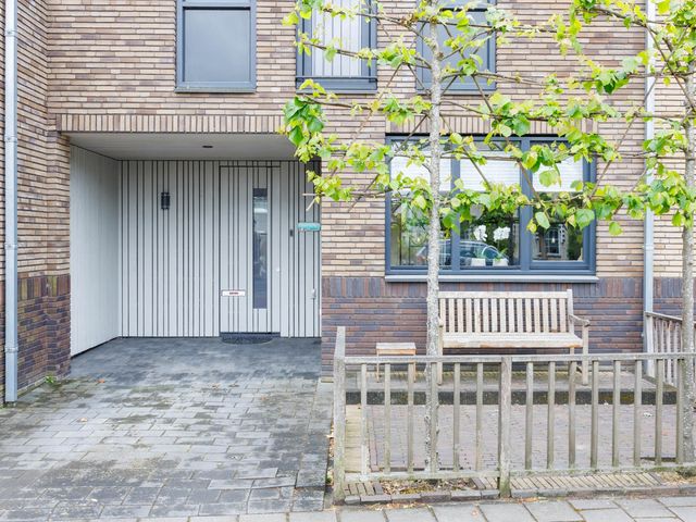Hoge Rijndijk 46, Zoeterwoude