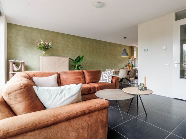 Hoge Rijndijk 46, Zoeterwoude