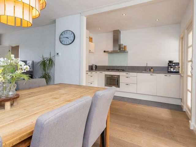 Keern 115, Hoorn