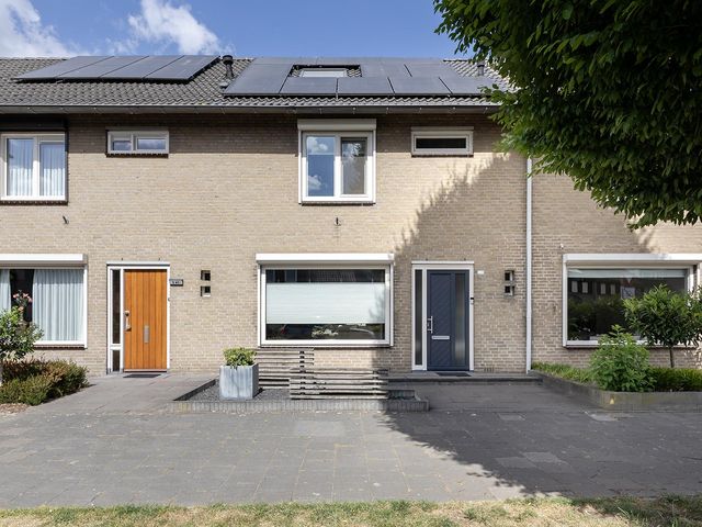 Raadhuisstraat 243, Best
