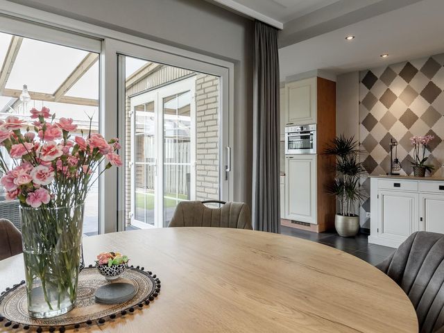 Raadhuisstraat 243, Best