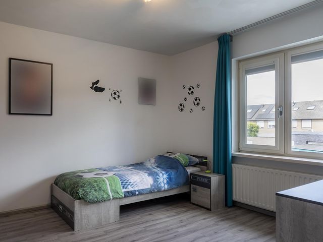 Raadhuisstraat 243, Best
