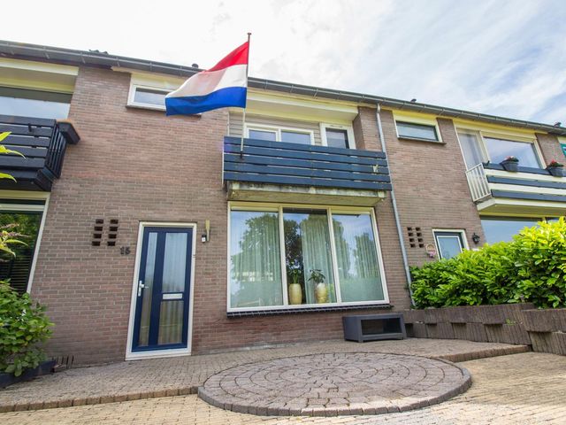 Flamingohof 15, Bovenkarspel