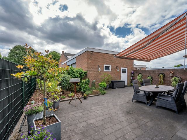 Jan Steenstraat 28, Reuver