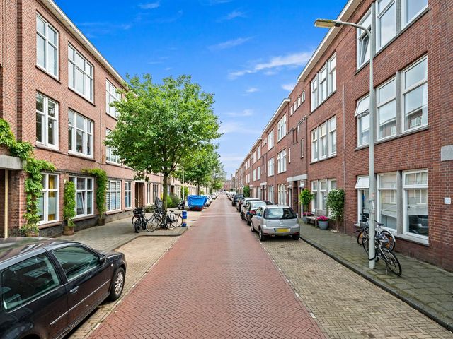 Rhododendronstraat 124, 's-Gravenhage