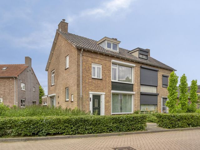 Engelbertstraat 29, Alphen