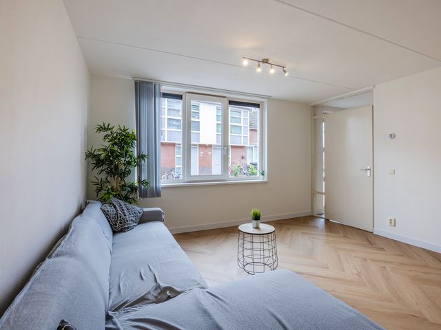 Valkeniersweg 79D, Rotterdam