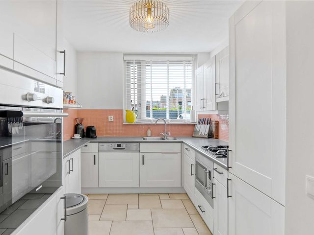 Marguerite Durasstraat 90, Spijkenisse