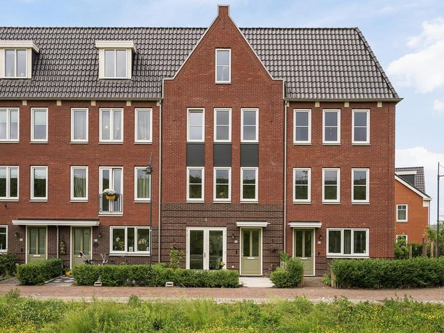 Pluis 16, Maassluis