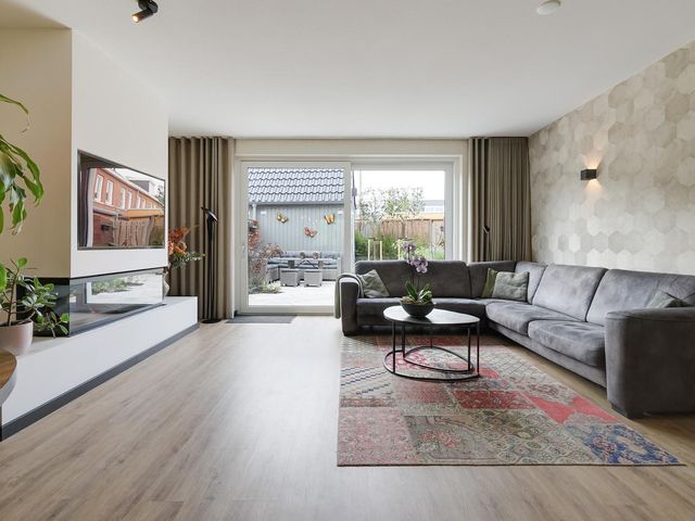 Pluis 16, Maassluis