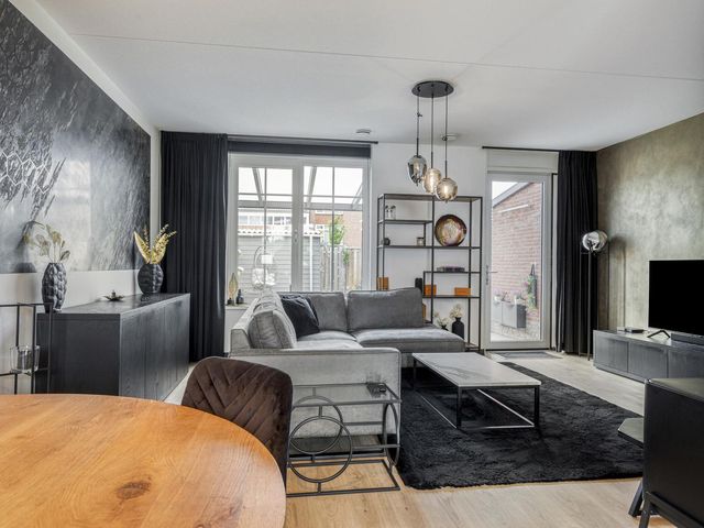 Damweide 18, Strijen
