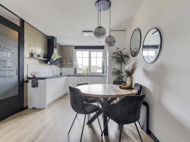 Damweide 18, Strijen