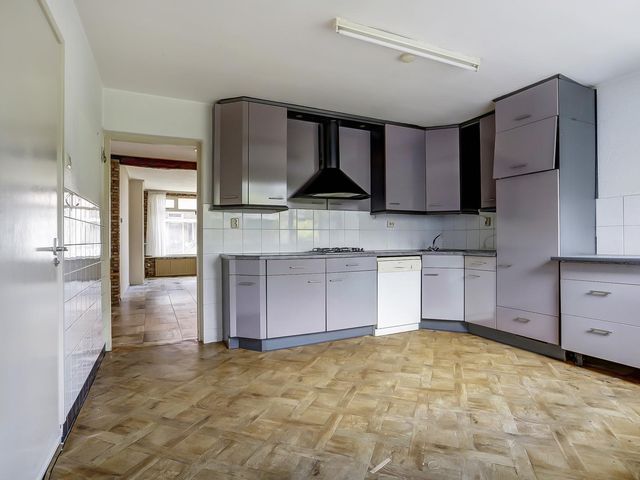 Eerste Zeine 72, Waalwijk
