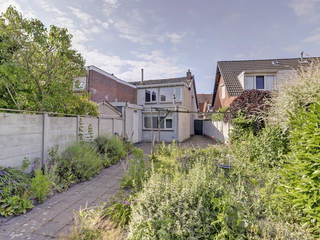 Eerste Zeine 72, Waalwijk