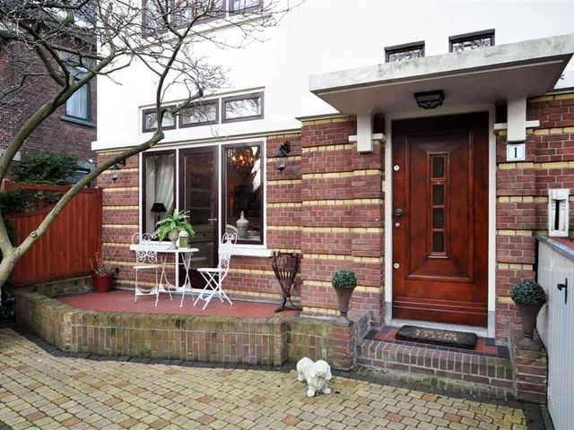 Neuhuyskade 1, 's-Gravenhage