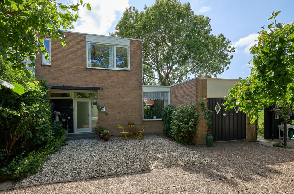 A.G.M. Van Der Hoevenstraat 69