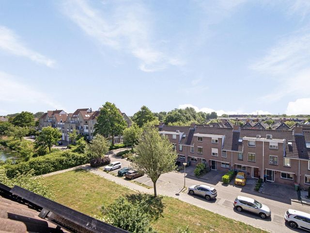 Hinder 20, Brielle