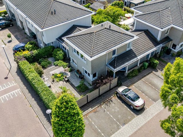 Cor van Osnabruggelaan 63, Voorschoten