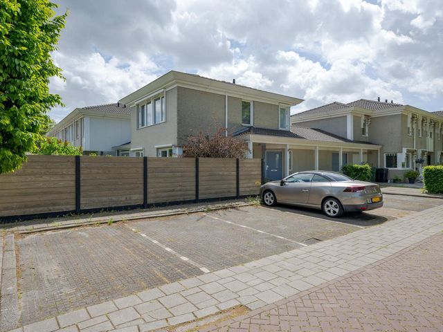 Cor van Osnabruggelaan 63, Voorschoten